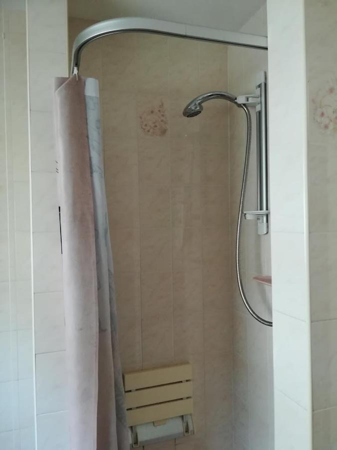 ברטון און סי Pine Lodge מראה חיצוני תמונה